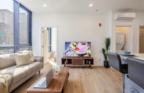 Downtown Montreal Apartment | Cute 1BDR Apt on Bishop St- Heart of MTL