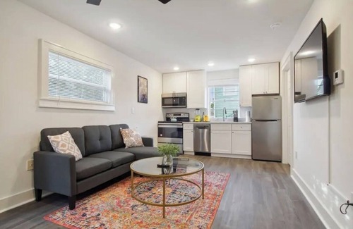 South 7th Ward Apartment | Cute 1bed 1bath walk to French Quarter, Frenchmen & Bourbon St