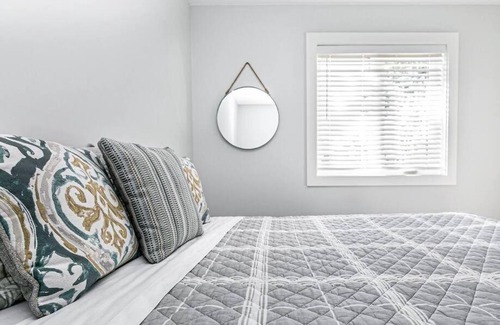 Saanich West Apartment | Cute 2bedroomSuite Close to City