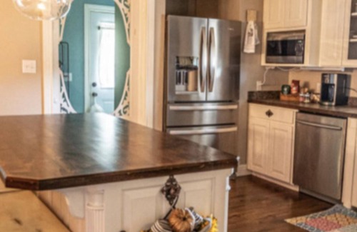 Atoka Cottage | Cute and cozy cottage in Atoka, home of Reba’s Place.