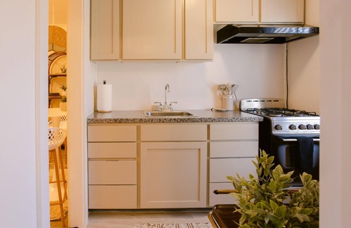Gold Hill Apartment | Cute apartment directly on the Rogue River with River Access