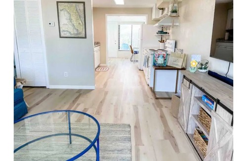 Ocean Shores House | Cute Beach House half a block from the beach 🏝
