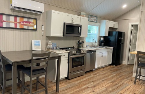 Cleora Cabin | Cute cabin in nice quiet secluded area close to the water, The Coves Golf course