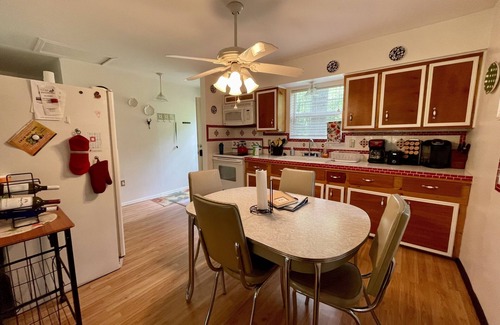 Gladwin Cottage | Cute cabin on the river! steps away for hunting! Book Week/Month for discount!