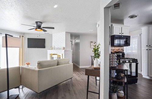 South Natomas House | cute comfy home w/relaxing lit gazebo minutes from downtown & airport