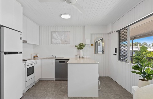 Sunshine Coast Apartment | Cute & Compact, pet friendly apartment easy access to Alex or Mooloolaba beaches