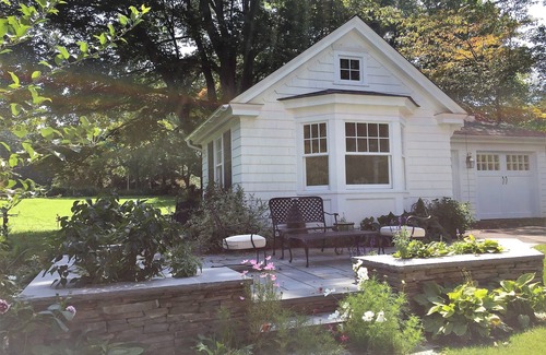 Woodbridge Cottage | Cute country cottage for getaway stay