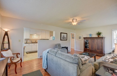 Oak Harbor Cottage | Cute, Cozy & Comfortable Cottage Conveniently Located In The Heart Of Town.