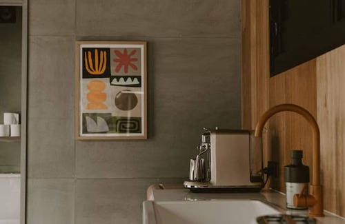 Palmwoods Apartment | Cute, Cozy Container + Outdoor Bath near Montville