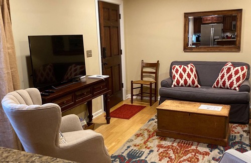 Oxford Condo | Cute Oxford Condo 2 Blocks From The Square