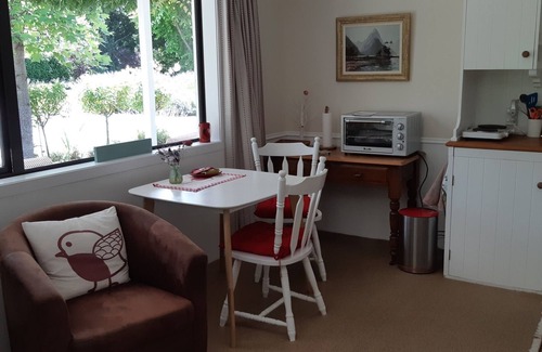 Lake Hayes Apartment | Cute, quirky and cottagey self-contained unit in countryside