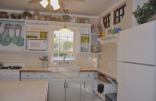Historic Old Northeast Apartment | Cute studio with courtyard one block from waterfront parks!