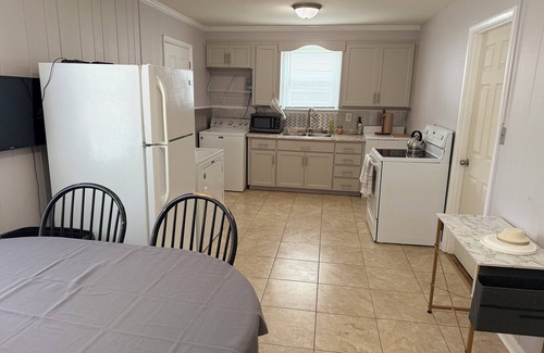 Old Hickory House | Cute Two Bedroom House at a Budget PricenCountry and City Life Combined