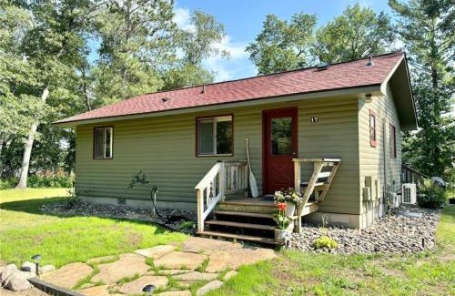 Crosslake House | Cute Whitefish Cabin with Hot tub