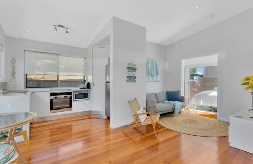 Margate Villa | Cutts Cottage - Modern retreat with private pool
