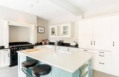 Kenilworth House | CV8 2GB 17 Stoneleigh Road, Kenilworth · Spacious 4Bed Home in Kenilworth with Parking | Pass The Keys