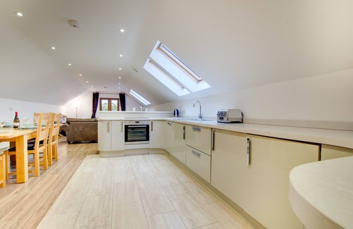 Cross Inn House | Cwm Hyfryd - Four Bedroom House, Sleeps 8