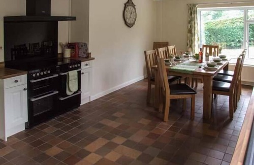 Knighton Cottage | Cwmgilla Farm