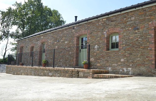Mawr House | Cwrt y Wennol
