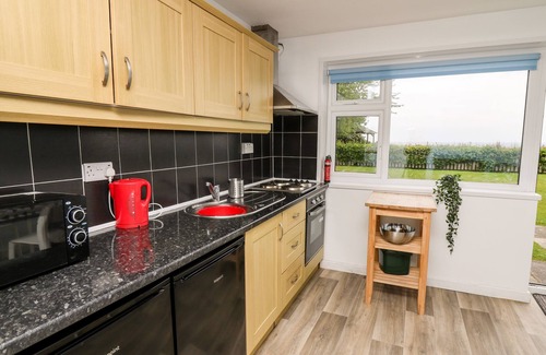 New Quay Cottage | CWTSH CRAGEN, pet friendly, character holiday cottage in New Quay