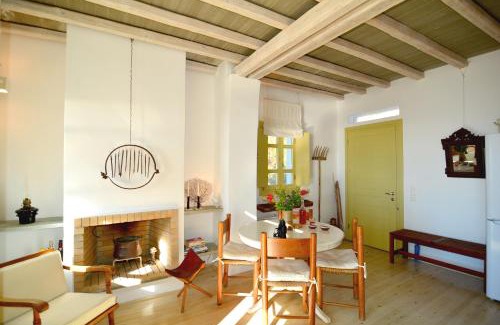 Tinos Town Villa | Cycladic Fos - Entire SeaView 2BR Villa by TinosHost