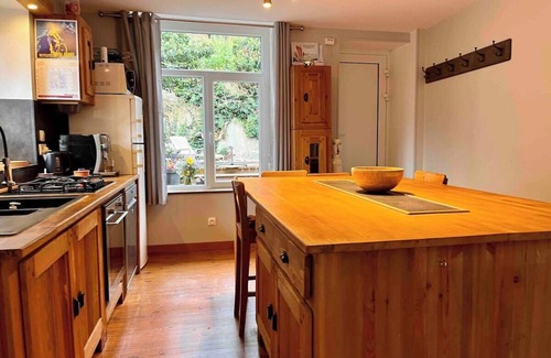 Le Bourg-d'Oisans House | CYCLIST FRIENDLY HOUSE, CENTRE OF BOURG D’OISANS - SLEEPS 4