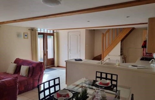 Paizay-le-Tort Cottage | 'Cymberline' Family Gite with Shared Hot Tub & Swimming Pool - Sleeps 4
