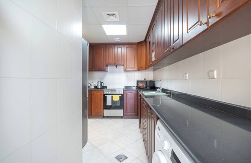 Al Hamra Village Apartment | Czechin - Royal Breeze 4