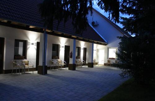 Oroszlany Bed & Breakfast | Czermann Holiday Inn