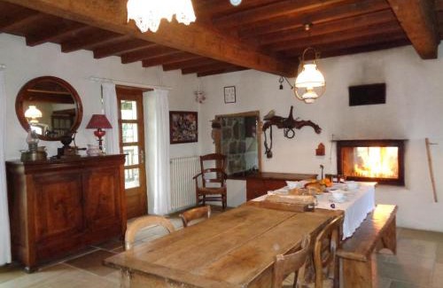 Essertines-en-Donzy House | Découvrez ce gîte champêtre avec spa, sauna, piscine et jardin privatif à Essertines-en-Donzy - FR-1-496-200