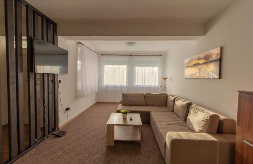 Gyor Apartment | Déli Terasz C Apartman Free parking, self-check-in anytime