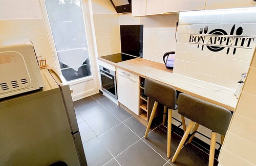 Poissy Apartment | Détente Dans cet bel Appartement Complet Avec spa Privatif et Accès Illimité