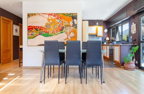 Santa Coloma d'Andorra Apartment | Dúplex Artístico con Terraza I 10 min del Centro I AndBnB