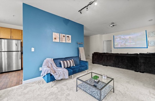 Jefferson Manor Apartment | D.C. Metro Retreat Stps to Metro Lxy Apt w/Soakin Tub, Pet Welcomed! NR DCA/IAD