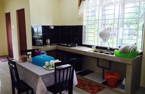 Alor Gajah House | D'Pantai Homestay Kuala Sg. Baru