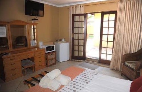 Secunda Bed & Breakfast | d Vine Guest House