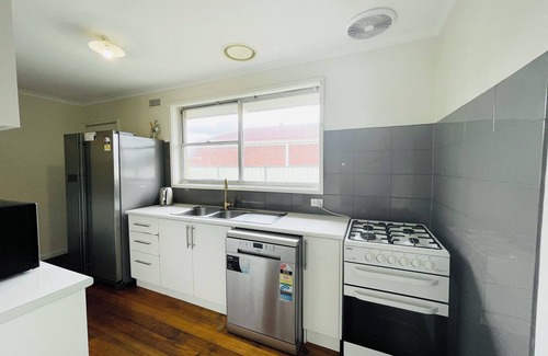 Sunshine West House | D118 Cawood Family Stay