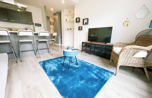Quartier Hyper-Centre Apartment | #D5 | Blue Lagoon 🩵| T3 Sleeps 6 | Caserne de Bonne