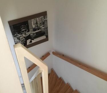 Nippes House | Dachstudio mit Bad und Terasse