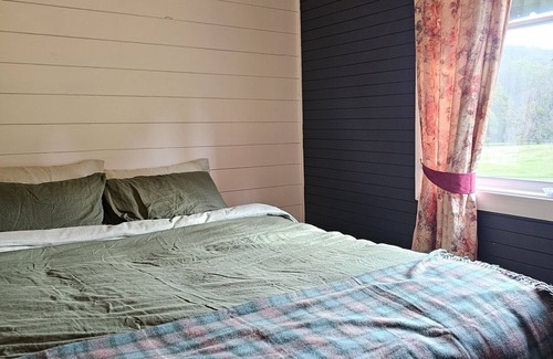 Martinsville Cottage | Dael's Mill - Old world charm, BYO Horse