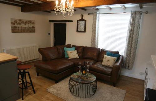 Wakefield House | Daisy Cottage