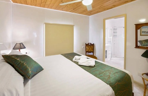 Bonnie Doon Cabin | Daisy Hill Lodge Bonnie Doon Lodge 3