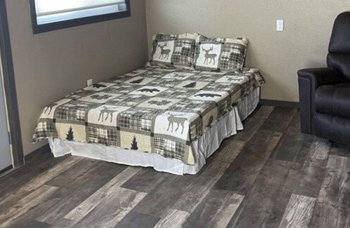 Faulkton House | Dakota Landing Cabins & Motel: 8-Cozy, newly remodeled cabin
