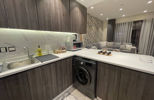 Al Abdali Apartment | Damac tower luxury apartment w/GYM/hot tub/pool