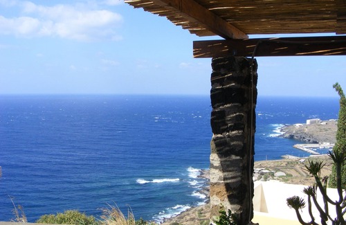 Pantelleria House | Dammuso Poesia . a window on the world.
