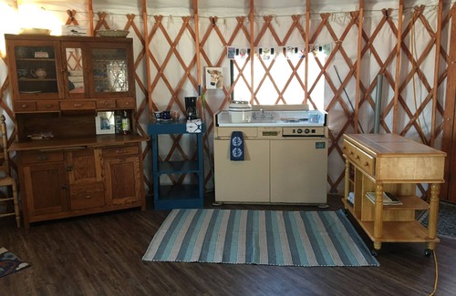 Gibbon Apartment | Dancing Crane Writing Center and Artist Retreat Eco Yurt