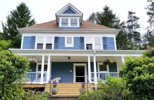 Jeffersonville House | Dancing Doe Estate - Delaware Valley Escape with Wood Stove and Hot Tub