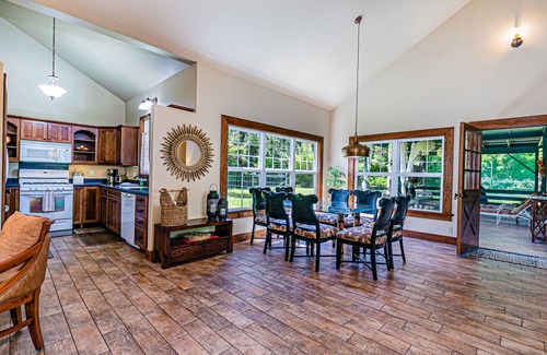 Royal Hawaiian Estates House | Dancing Volcano Estate - sleeps 8 Near Hawaii Volcanoes National Park