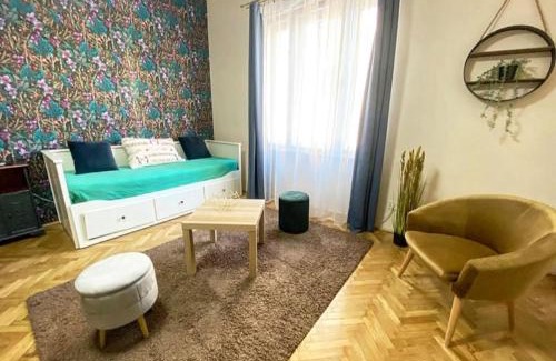 Orszagut Apartment | Dandelions Apartment