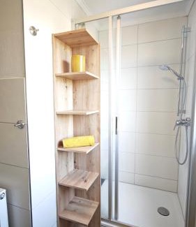 Mulheim-Karlich Apartment | DANESSI-Business-Apartment, 2 Minuten zum Industriegebiet M-K, 10 Minuten nach Koblenz, WLAN, King Size TV Bett, Vollausgestattete Küche mit Ninja Heißluft uvm